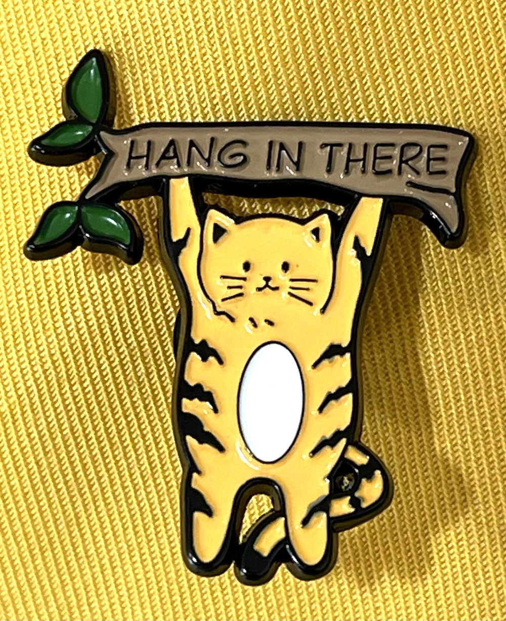 NWOT Yellow Cat Enamel Lapel Pin Brooch 'Hang In There' Animal Cute Gift
